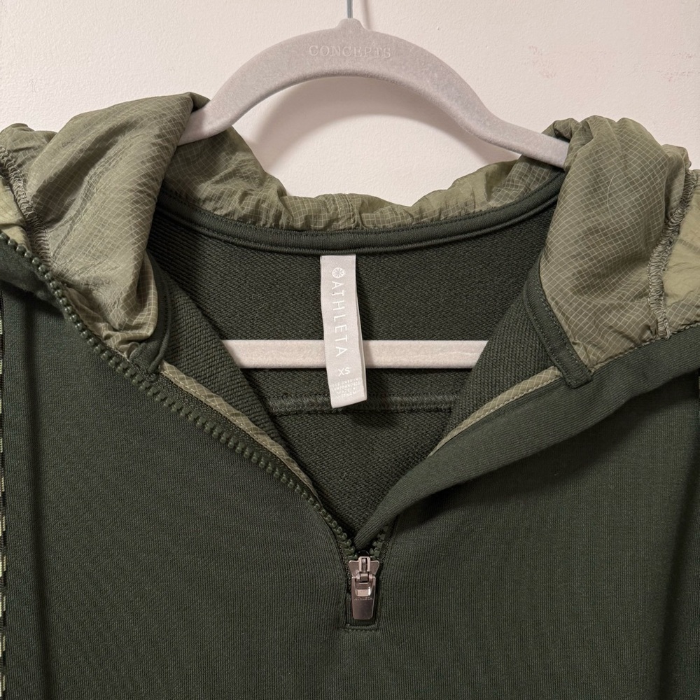 Athleta Ascend Warm Up Hoodie Sweatshirt Tuscan Olive Green Gorpcore Outdoor XS - Picture 3 of 9